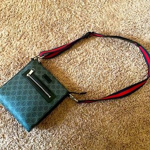 Gucci Messenger Pouch